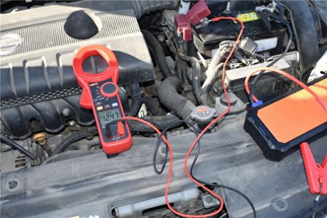 没电池的汽车应急启动电源，真的好用吗？网友：没电池更安全