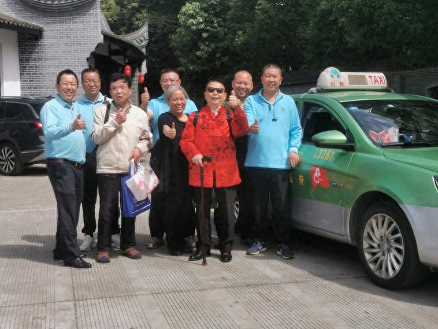 公益组织到四川商投长江出租汽车有限公司感谢爱心企业和人士