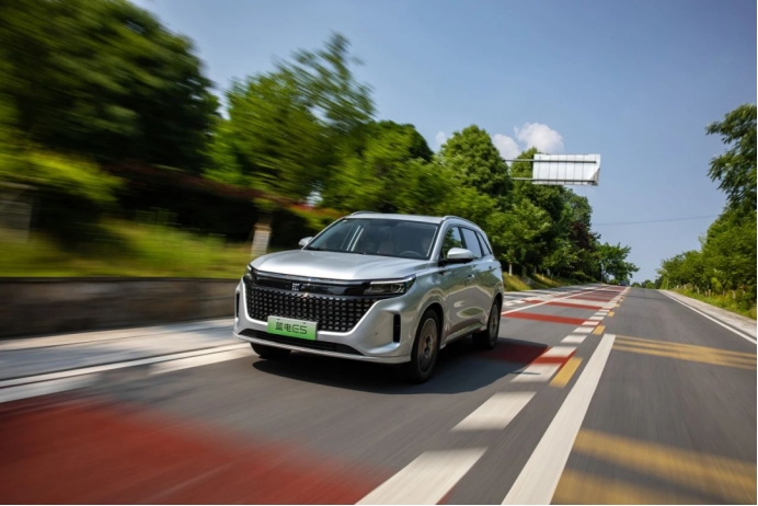 9.98万元，蓝电E5踹开主流自主燃油SUV市场的底气与实力！