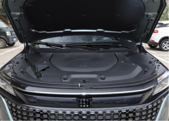 蓝电E5打开了SUV“油电同价”格局，9.98万能买插混SUV，还看啥CS75PLUS？