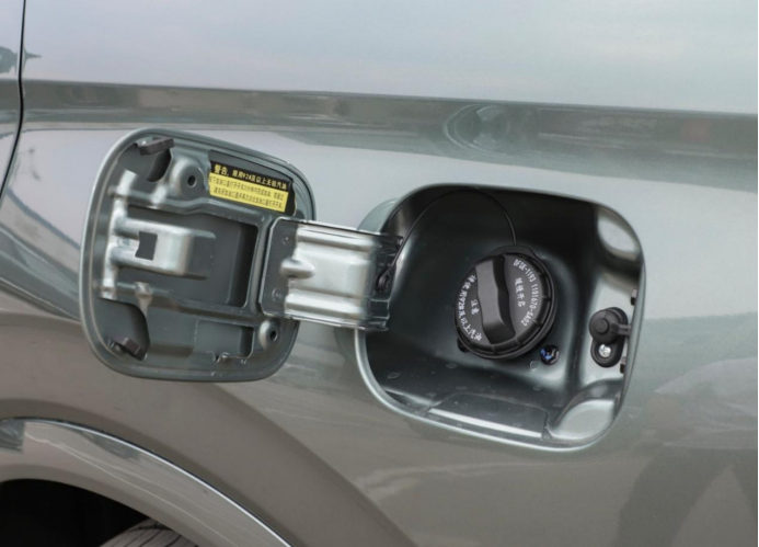 蓝电E5打开SUV“油电同价”格局，9.98万能买插混SUV，还看啥CS75PLUS