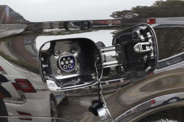 首款10万元内中型插混SUV，蓝电E5真成了油车“杀手”？