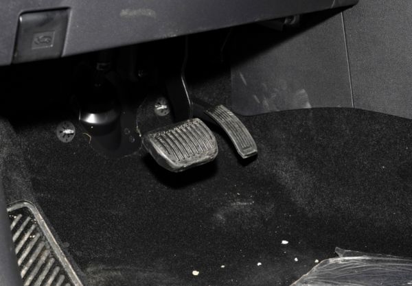 “油电同价”只是开始，看插混SUV黑马蓝电E5是如何全面超越CS75PLUS的！