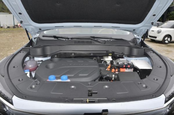 同样是插混SUV，蓝电E5定位中型才9.98万起：欧尚Z6 iDD拿什么比？