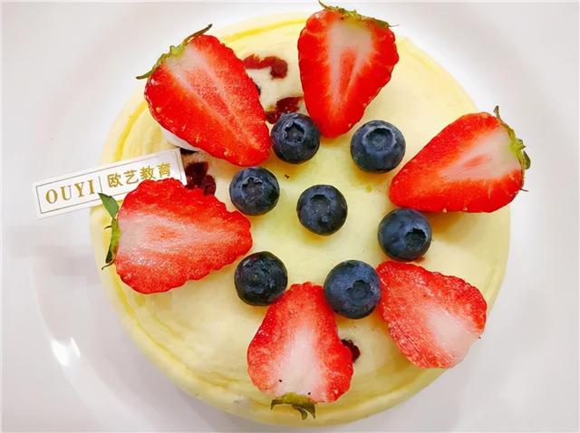 重庆欧艺培训学校教你怎么不用烤箱能做的家庭版酸奶蒸蛋糕