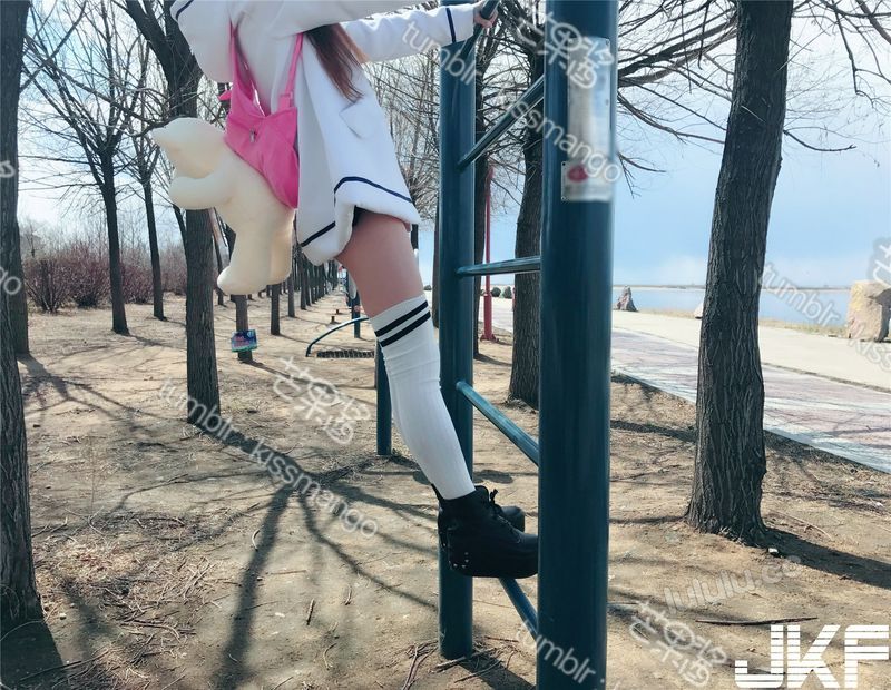 芒果酱露出公园活动