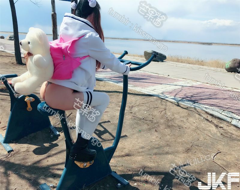 芒果酱露出公园活动