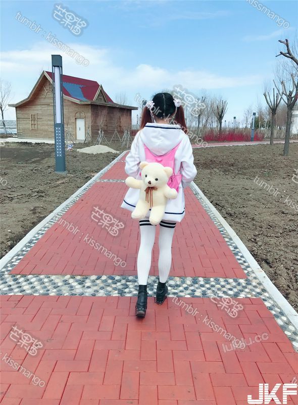 芒果酱露出公园活动
