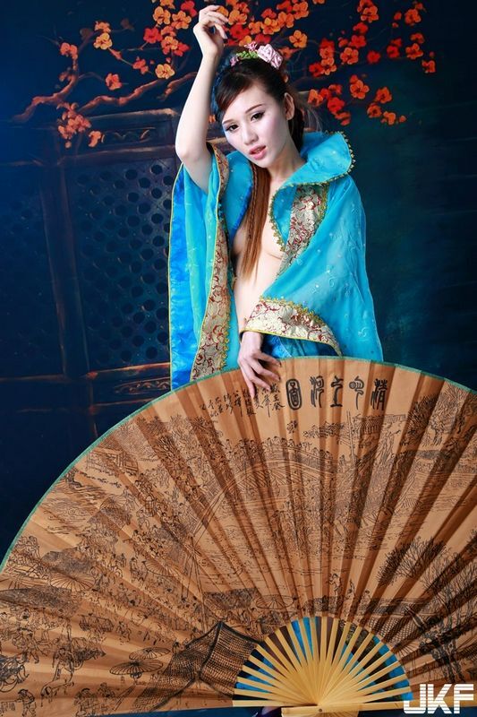 性感华模人妻模特儿雅琪古装唯美私拍
