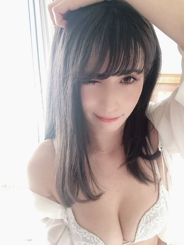 超甜美CoserJILL卸下浓妆是个萌妹子