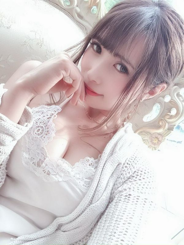 超甜美CoserJILL卸下浓妆是个萌妹子
