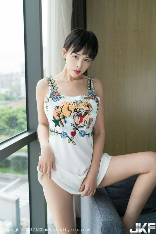 模特周周性感写真