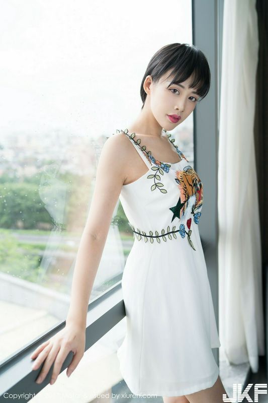 模特周周性感写真