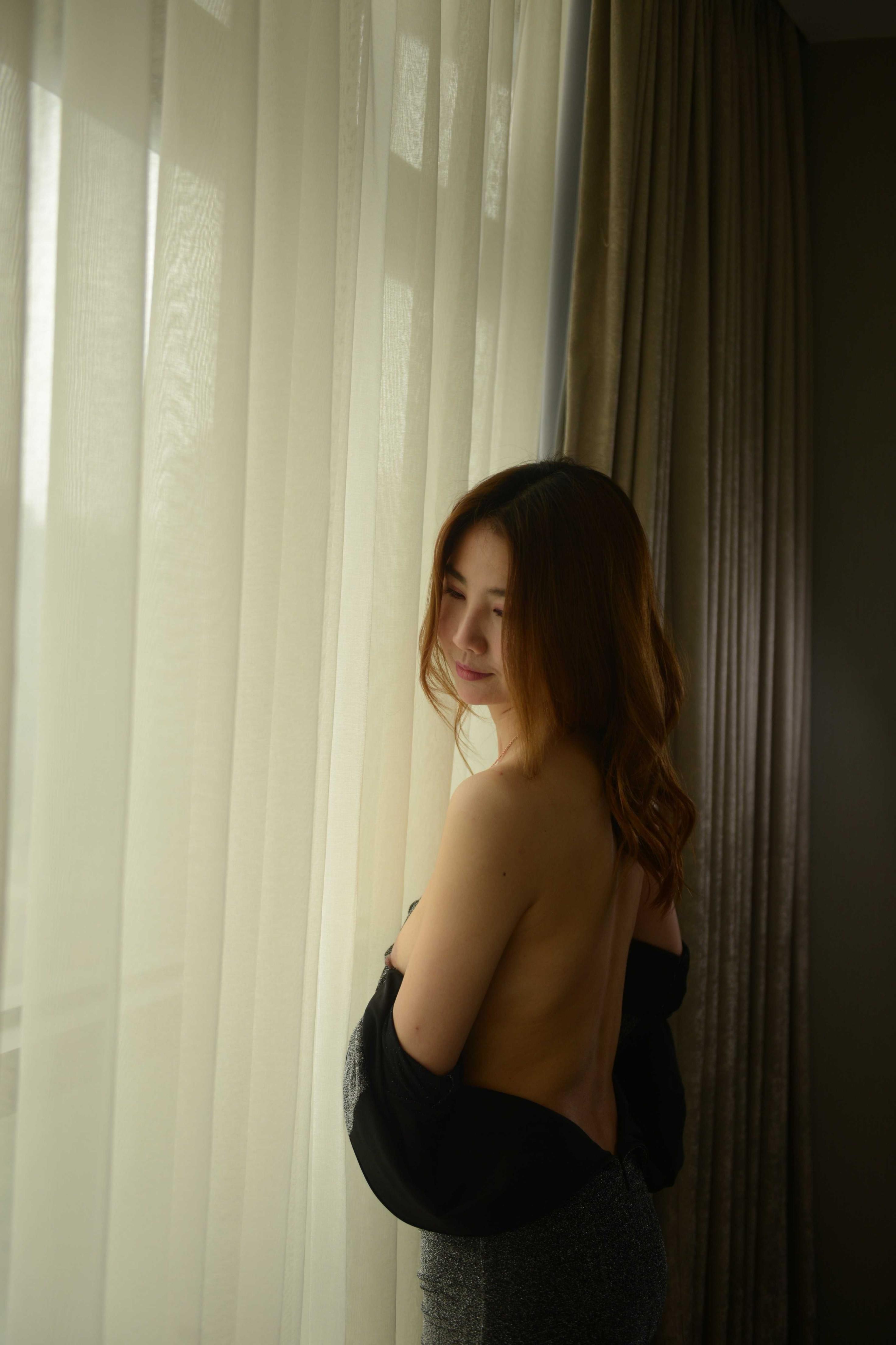 气质少妇白嫩巨乳真是若隐若现