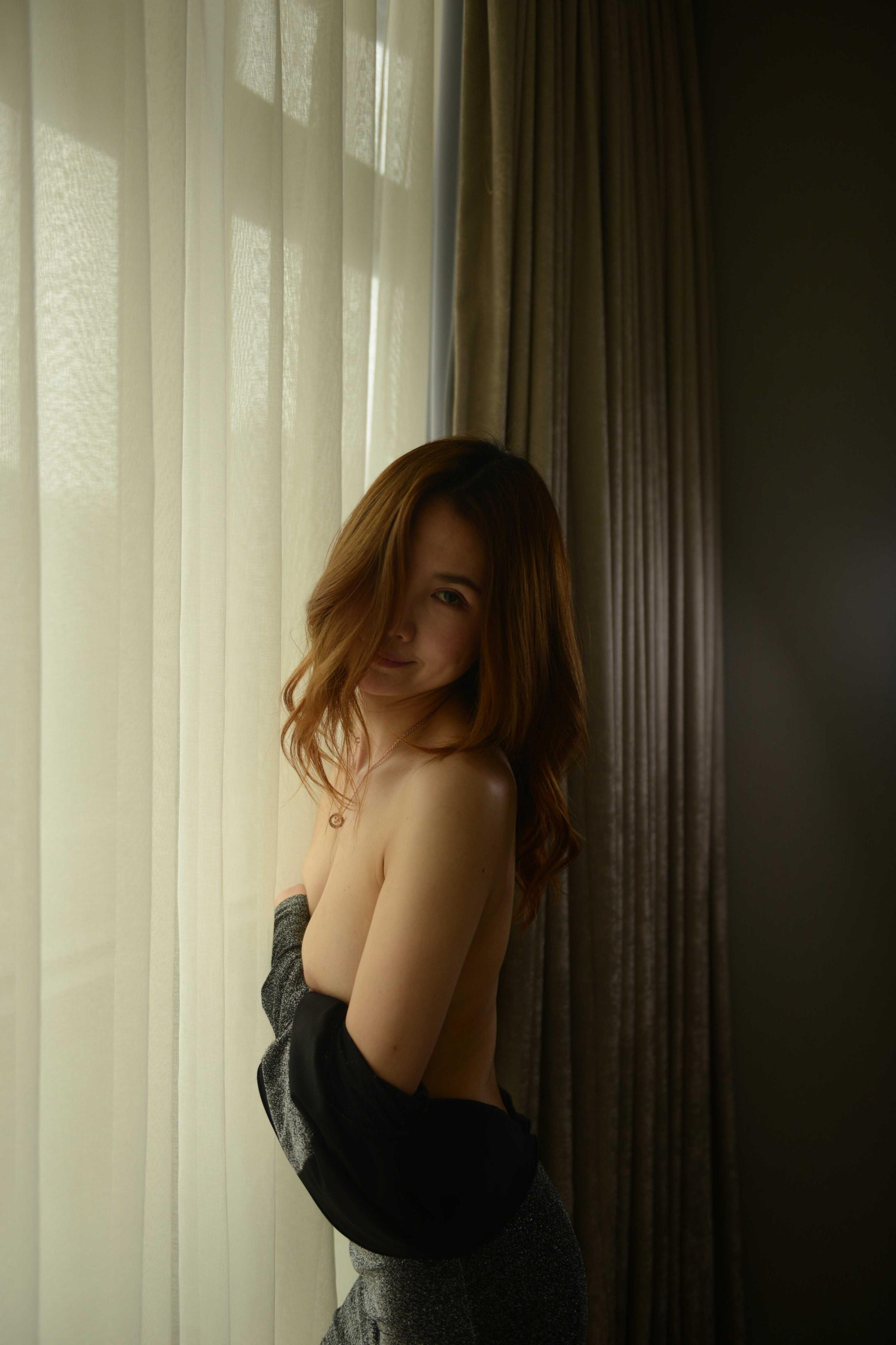 气质少妇白嫩巨乳真是若隐若现