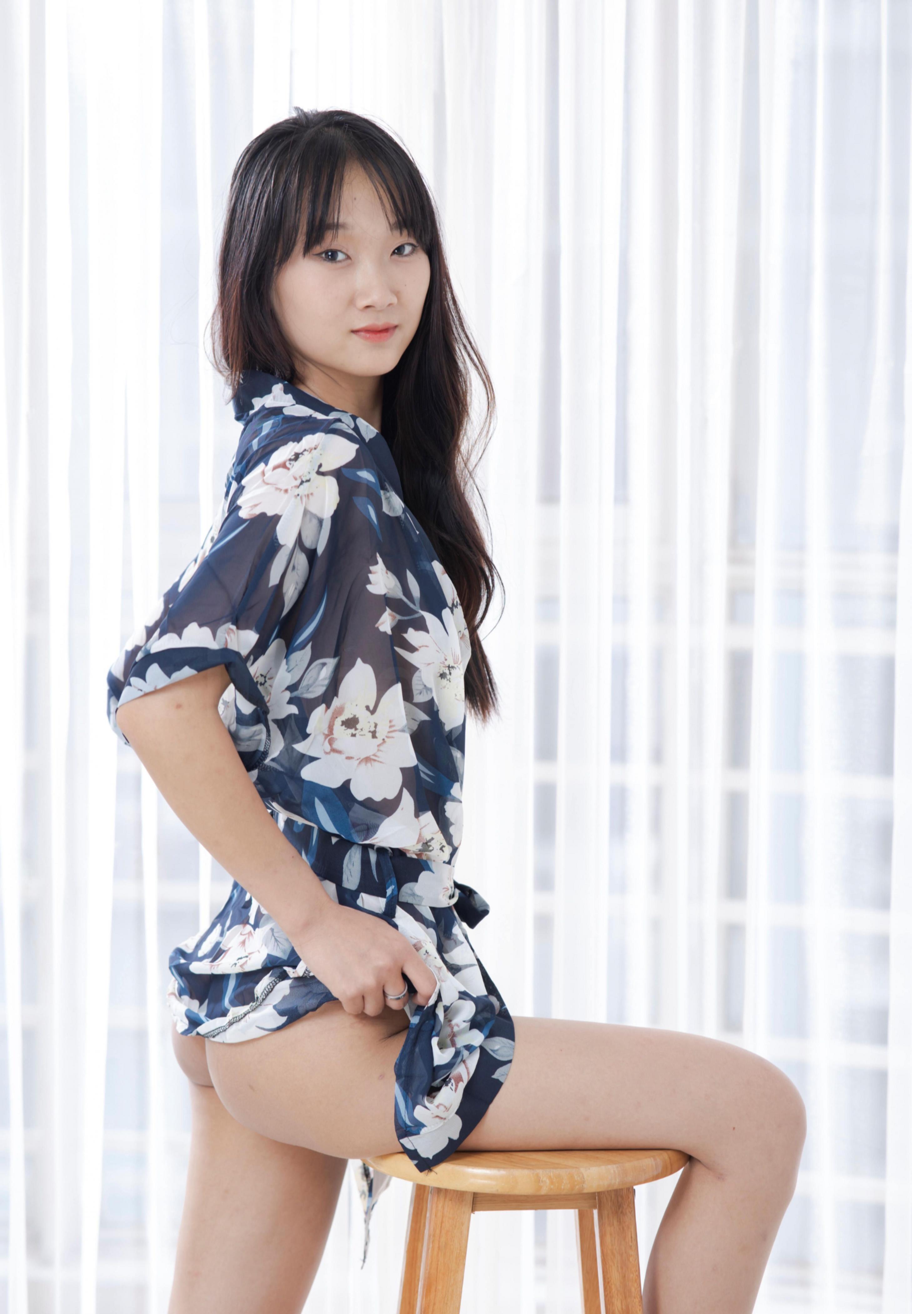 亭亭玉立的极品妹子