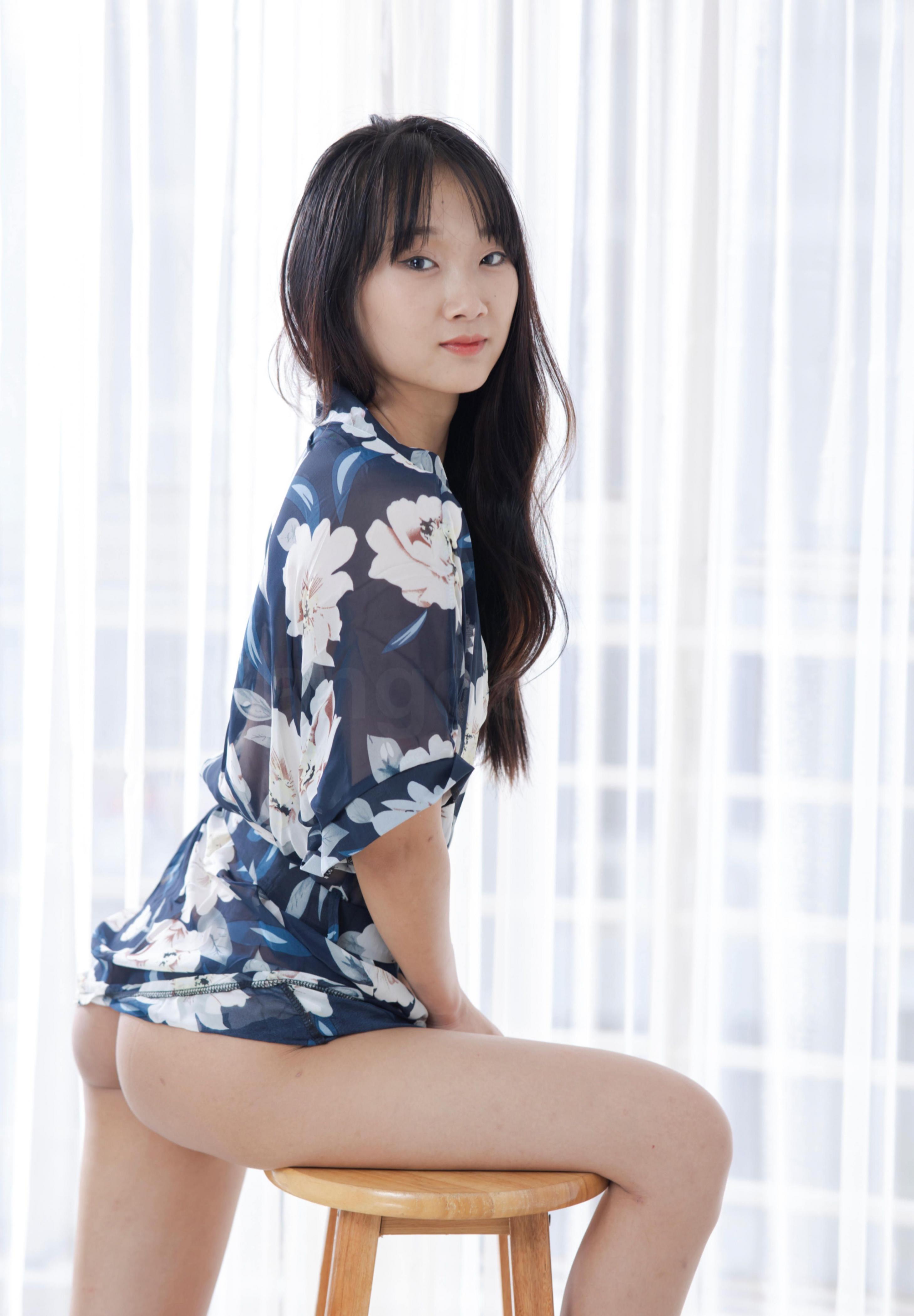 亭亭玉立的极品妹子