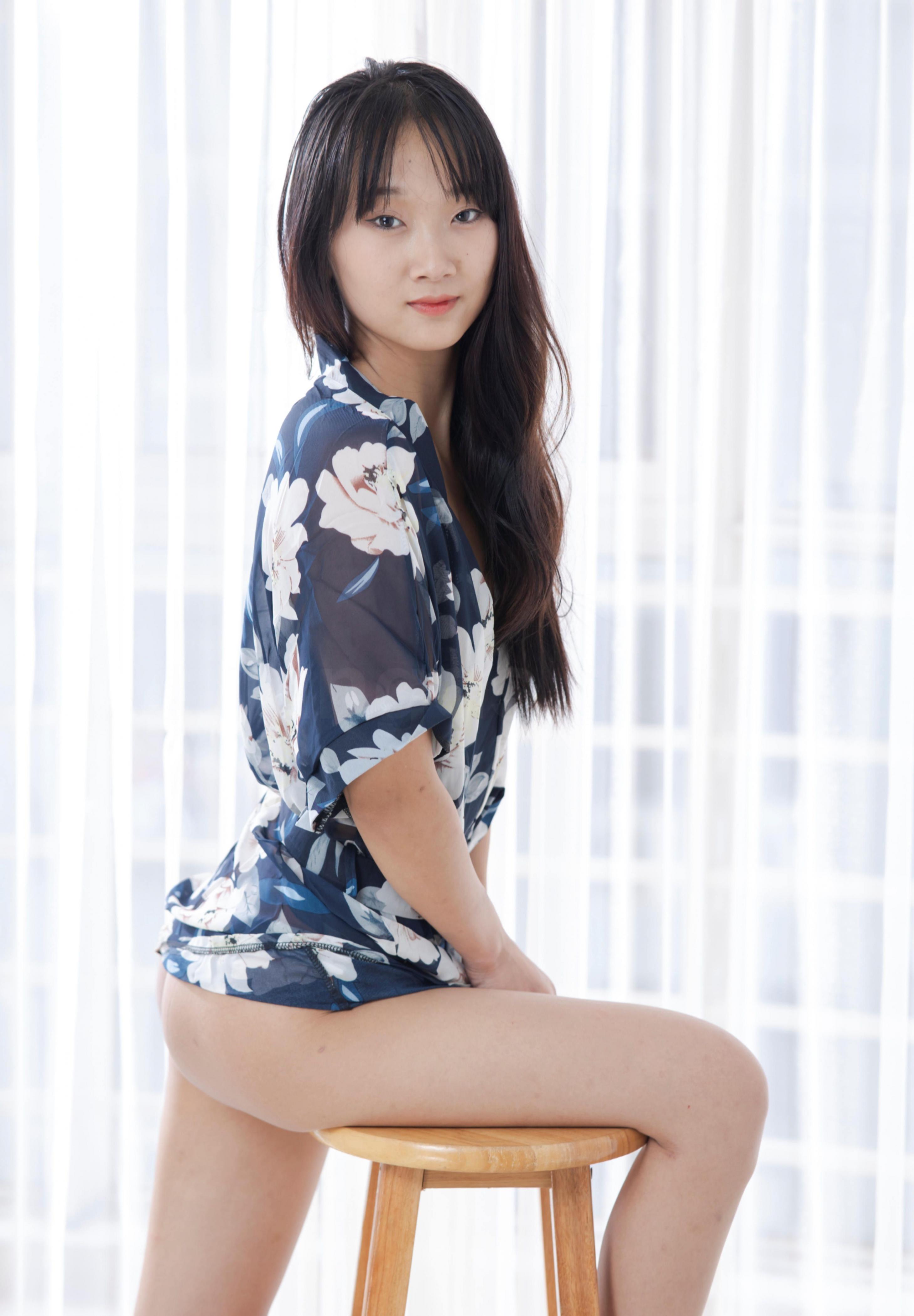 亭亭玉立的极品妹子