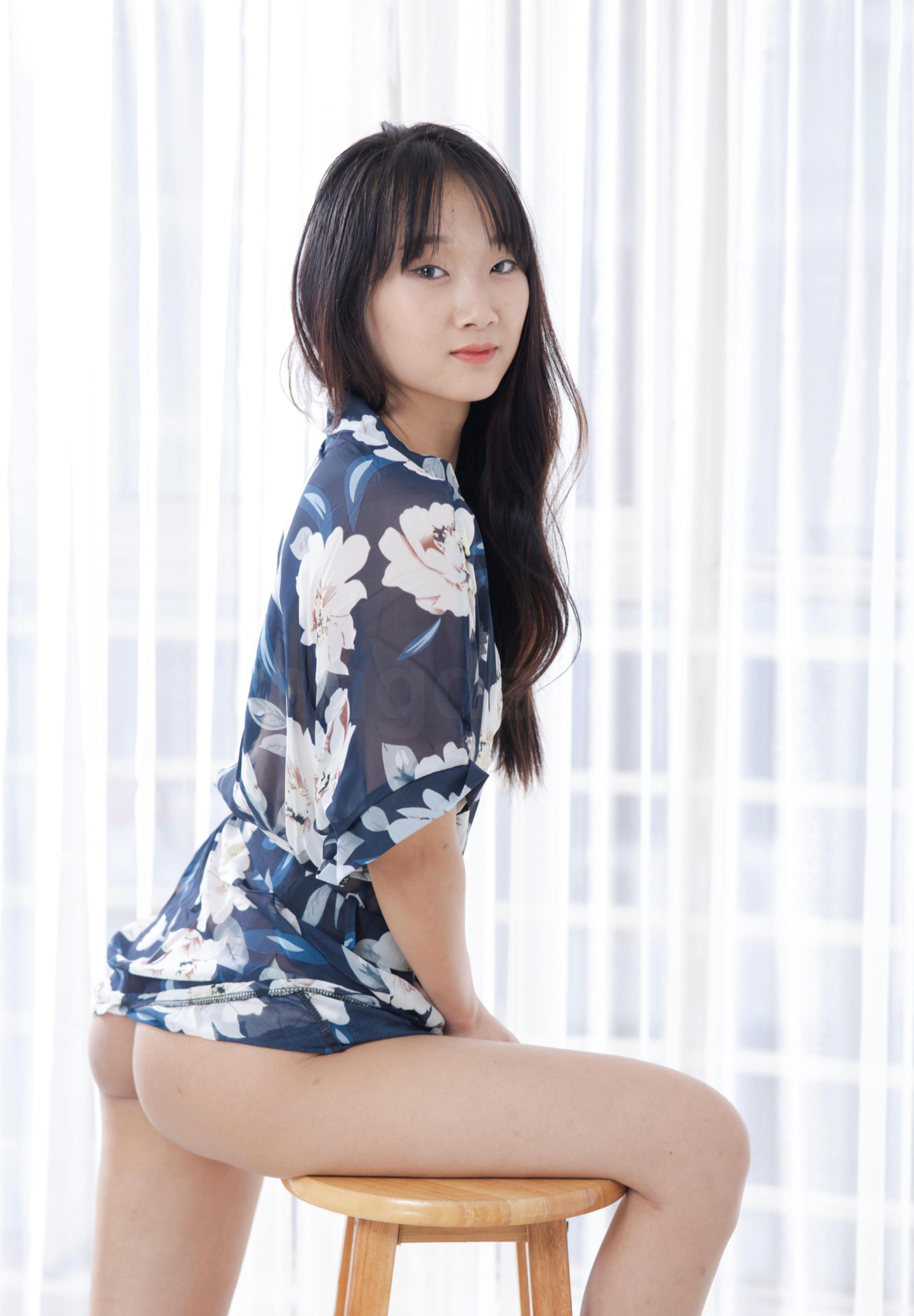 亭亭玉立的极品妹子