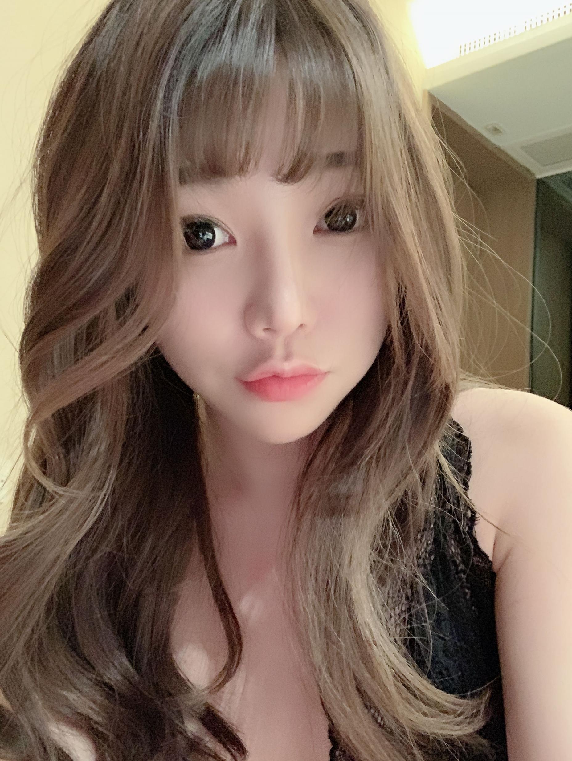 这充满欲望的表情真让人难于控制