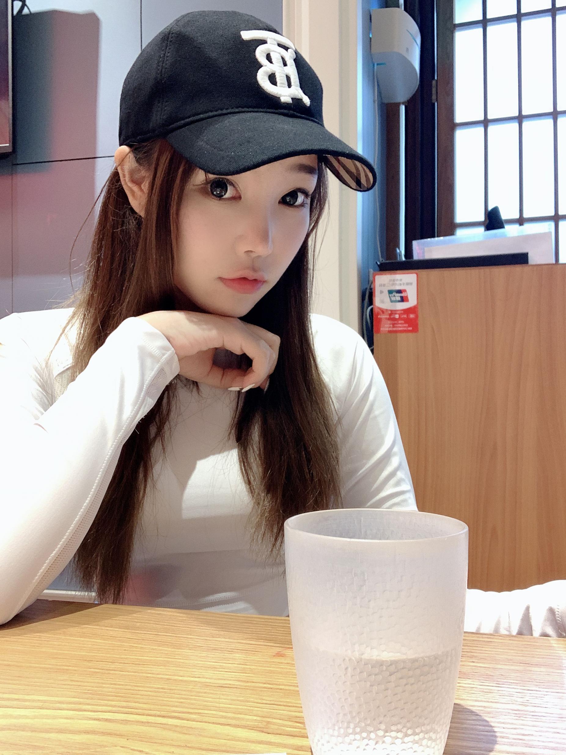 这充满欲望的表情真让人难于控制