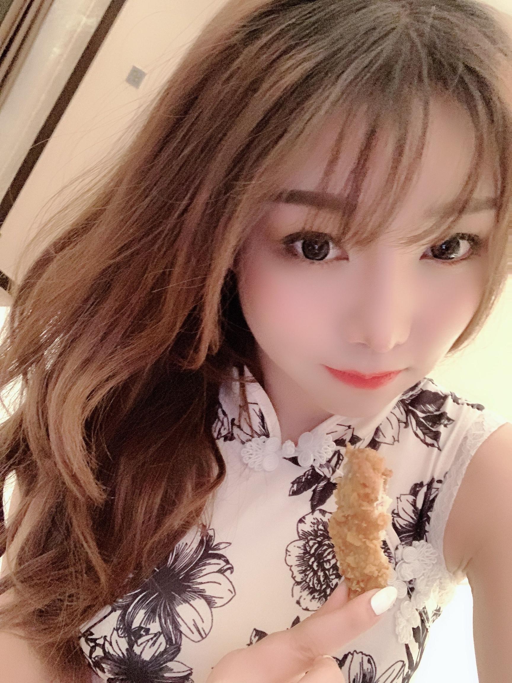 这充满欲望的表情真让人难于控制