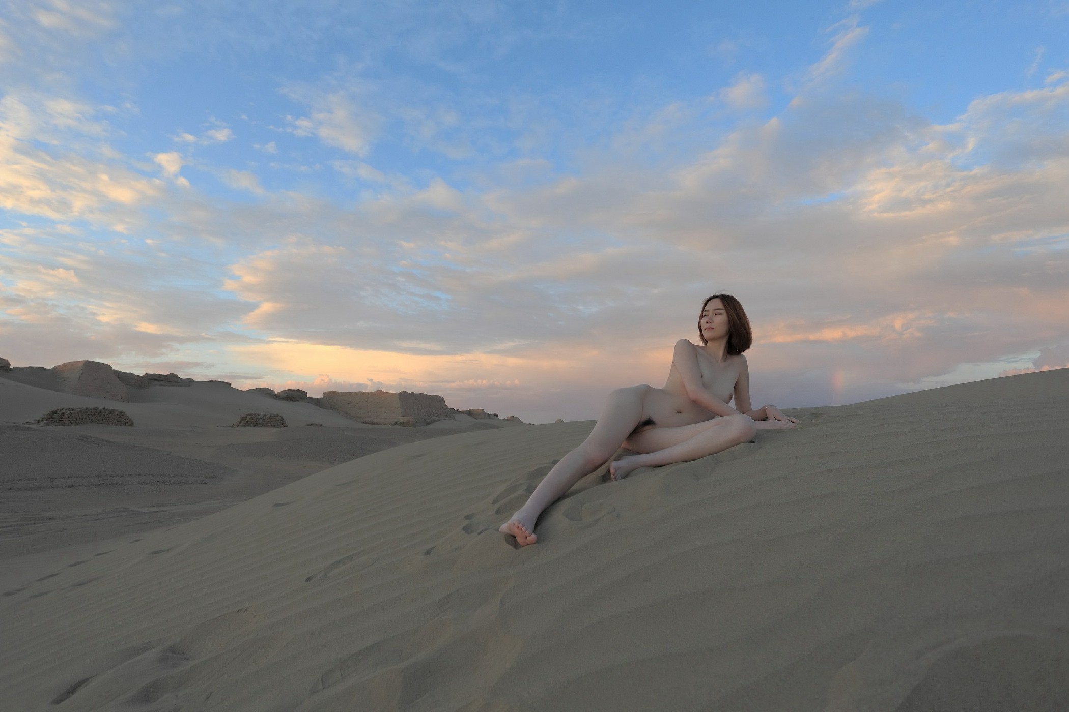 野外的美女
