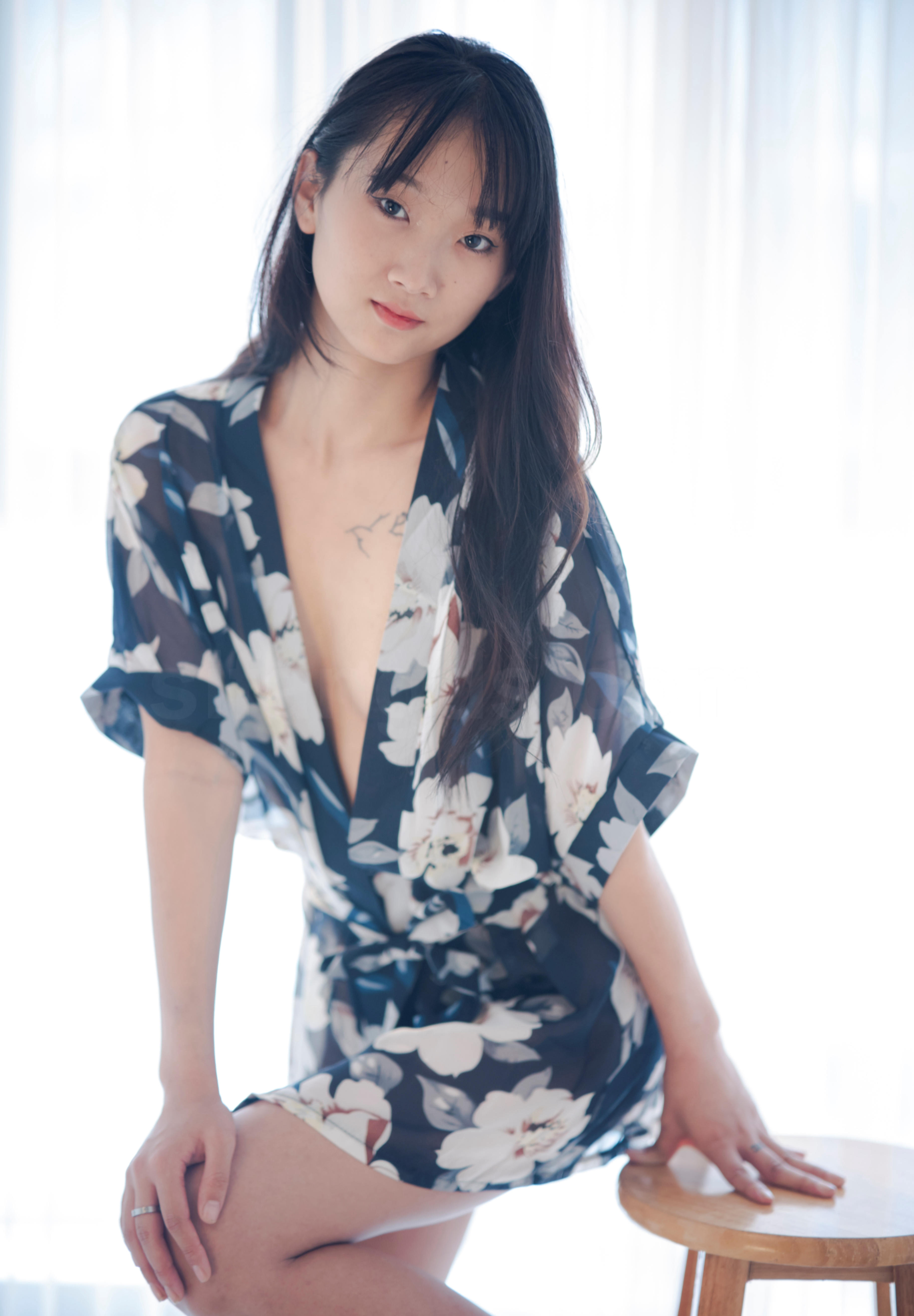 花衣极品清纯妹子