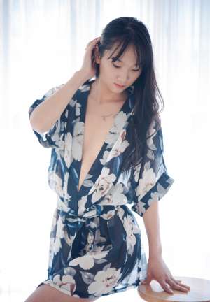 花衣极品清纯妹子