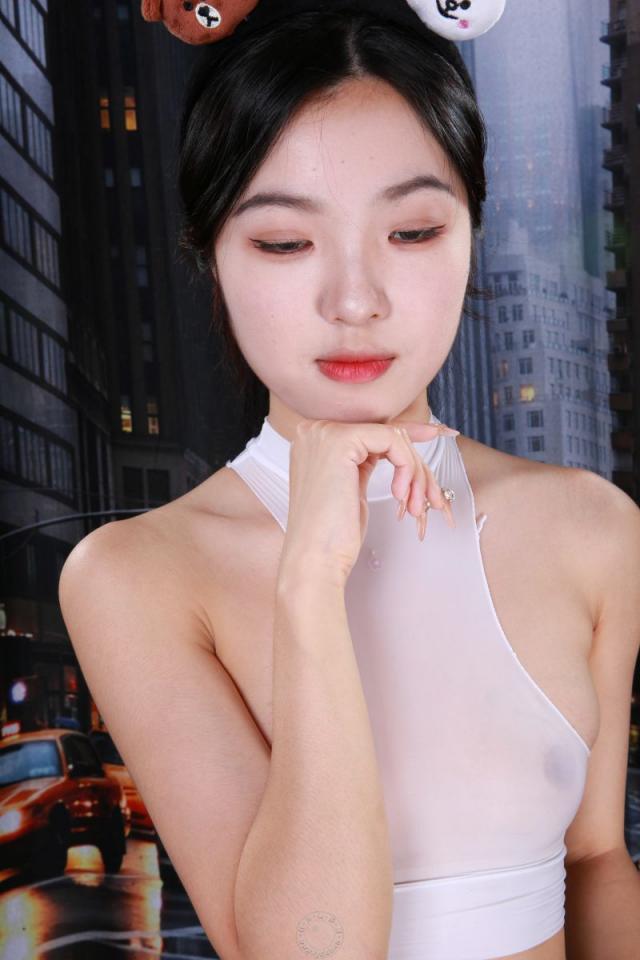 这妹子多白嫩水灵啊