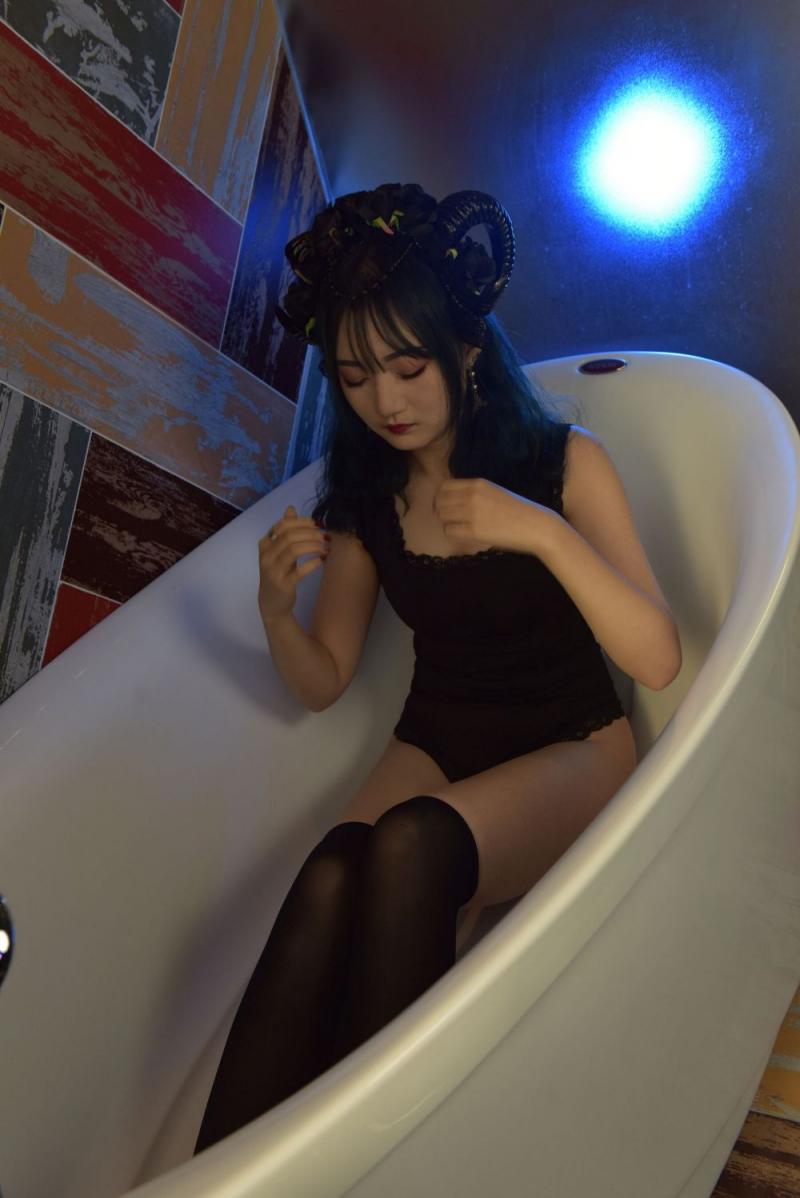 带点妖娆的风情尤物