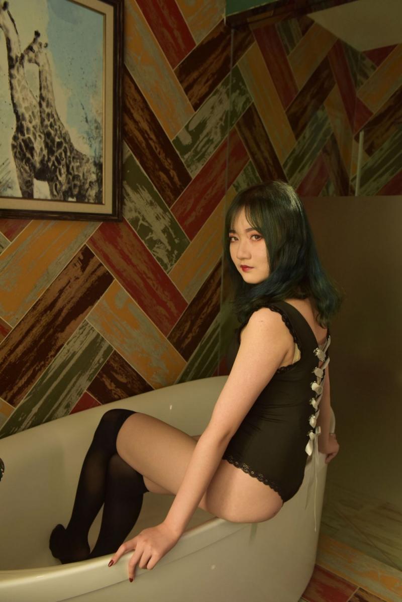 带点妖娆的风情尤物