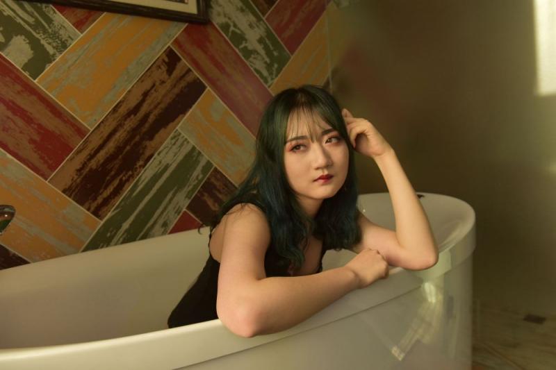 带点妖娆的风情尤物