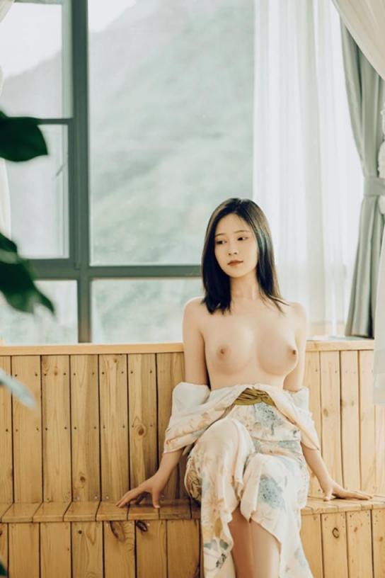 端庄美女 [2025]
