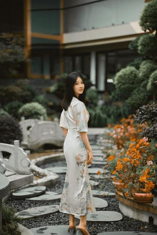 端庄美女 [2025]