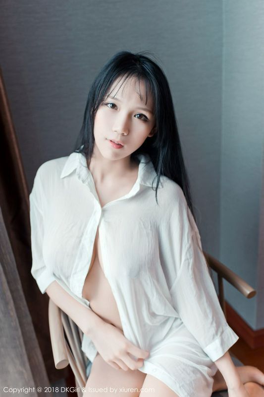 李可可的红色围脖F级身材真空演绎