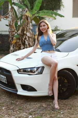 美腿番外篇系列长腿美模Queenie超短裤高跟美腿外拍