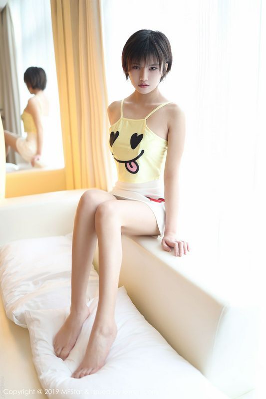 性感吊带丝袜小姿2002清纯可人也性感的娇媚感