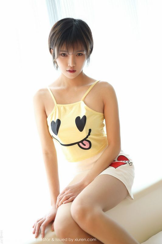 性感吊带丝袜小姿2002清纯可人也性感的娇媚感