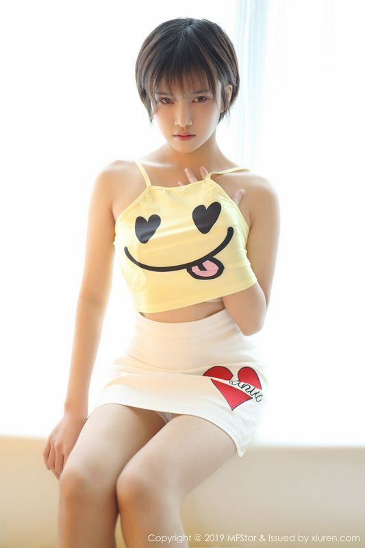 性感吊带丝袜小姿2002清纯可人也性感的娇媚感