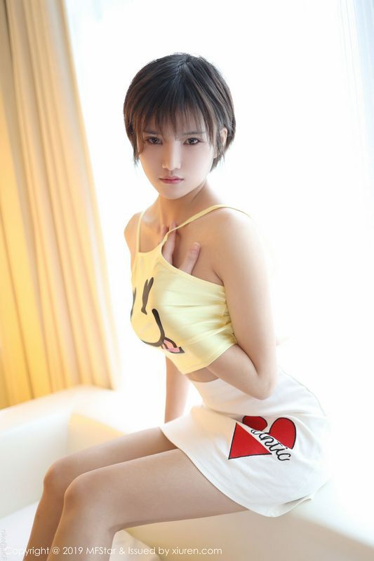 性感吊带丝袜小姿2002清纯可人也性感的娇媚感