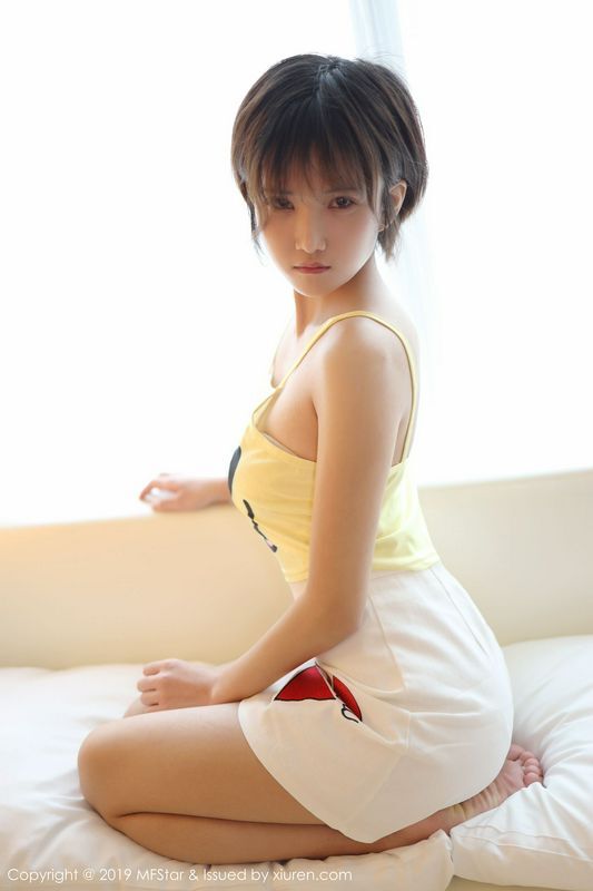 性感吊带丝袜小姿2002清纯可人也性感的娇媚感