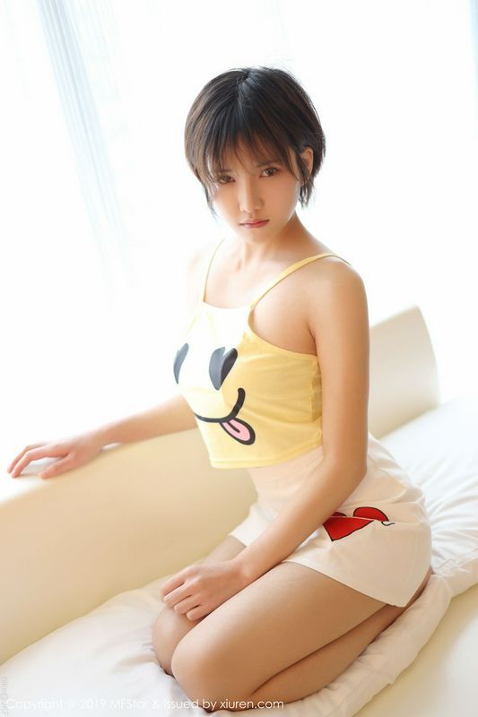 性感吊带丝袜小姿2002清纯可人也性感的娇媚感