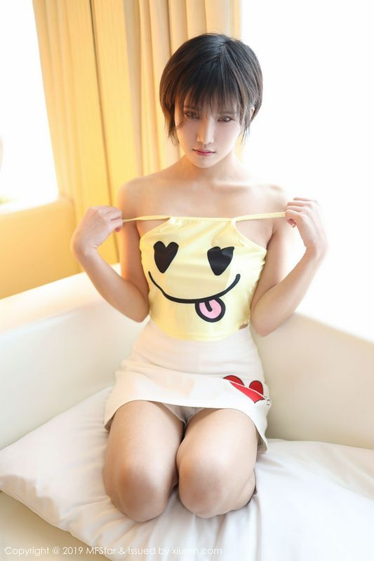 性感吊带丝袜小姿2002清纯可人也性感的娇媚感