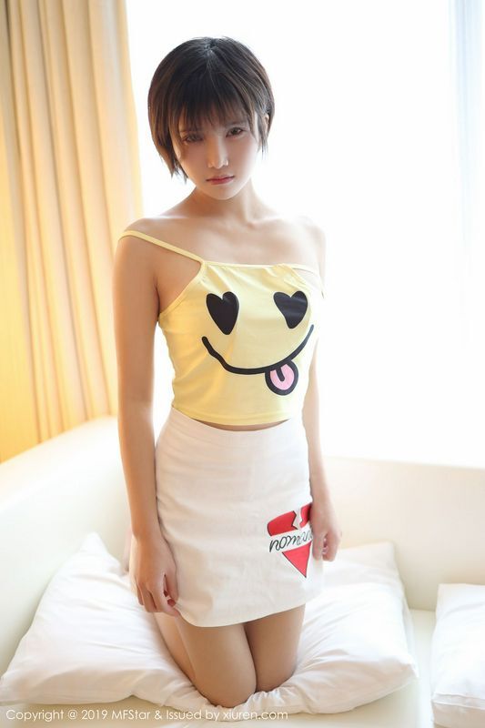 性感吊带丝袜小姿2002清纯可人也性感的娇媚感