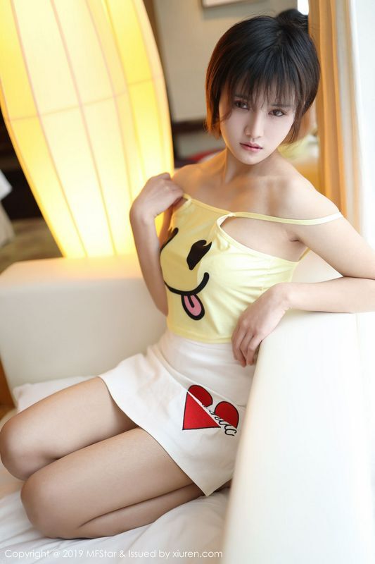 性感吊带丝袜小姿2002清纯可人也性感的娇媚感