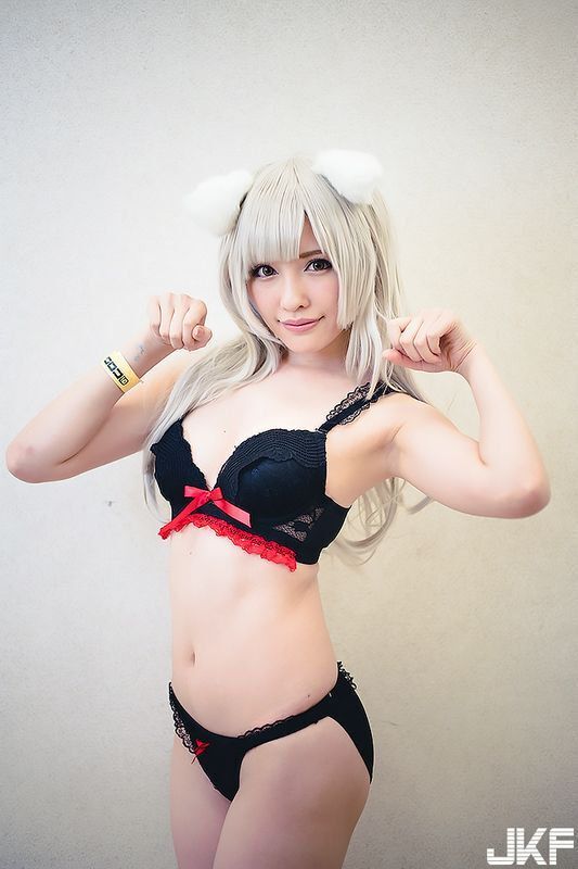 美少女AV女优桥本ありながコスホリ21に参戦！猫耳黒ランジェリー姿がエロ可爱い…