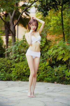 网路收集系列福利姬王羽杉池畔泳装VI