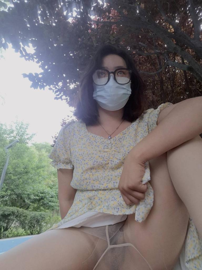 [小母狗] 大学生 -  白丝黑丝哪个好[100P]