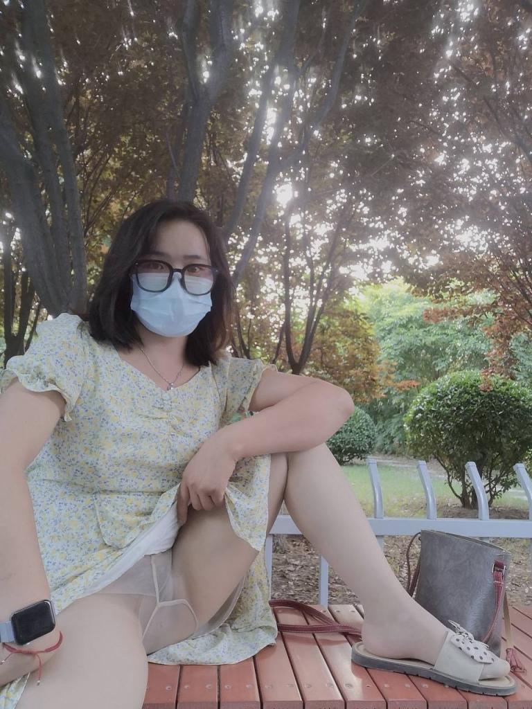 [小母狗] 大学生 -  白丝黑丝哪个好[100P]